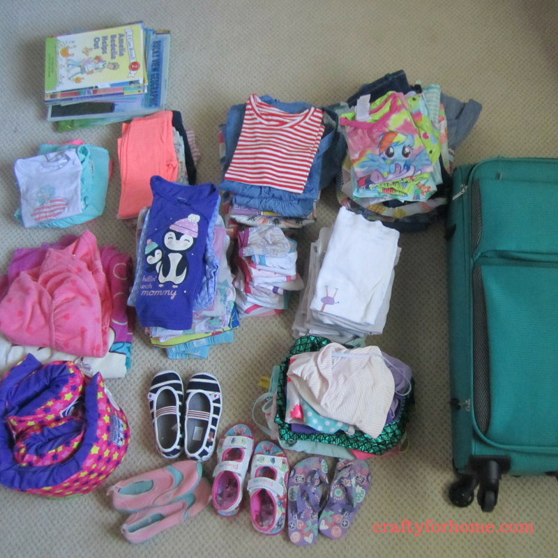 How to pack clothes in to suitcase
