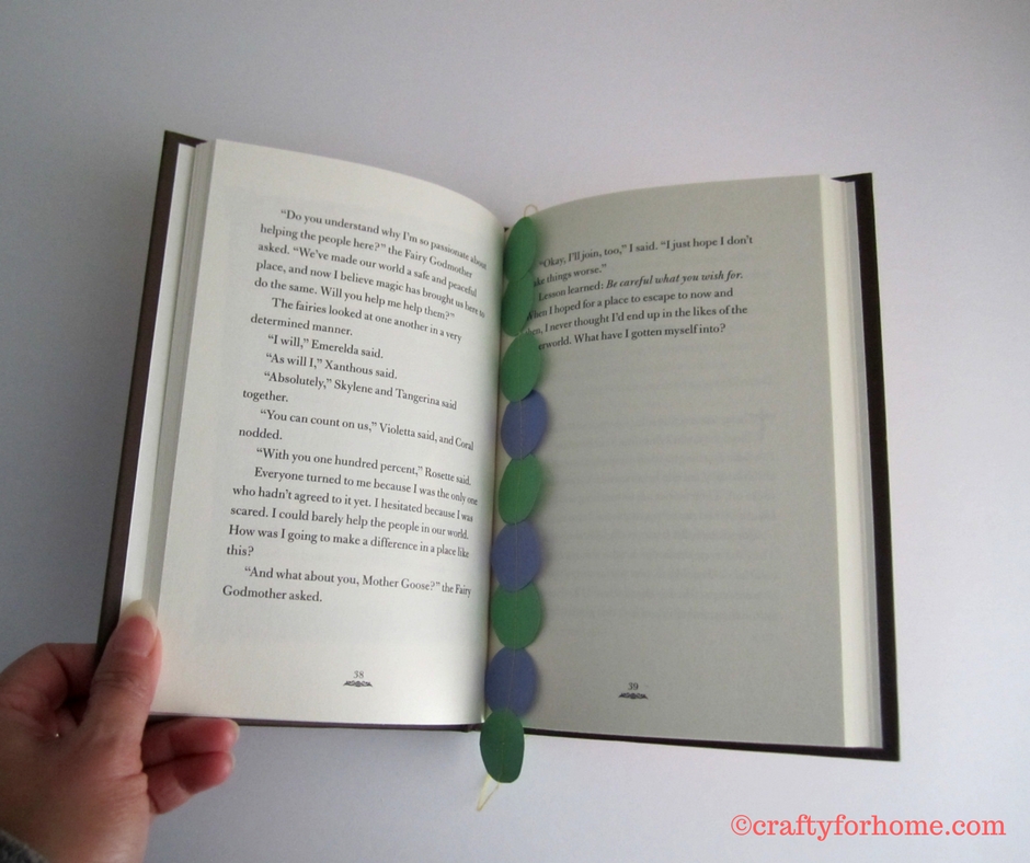 Bookmark using paper garland