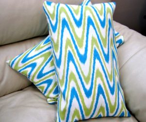 How To Sew Zippered Cushion Covers | Easy to follow sewing tutorials on how to sew a zipper on cushion cover for DIY home decor, it is also a perfect DIY gift idea.