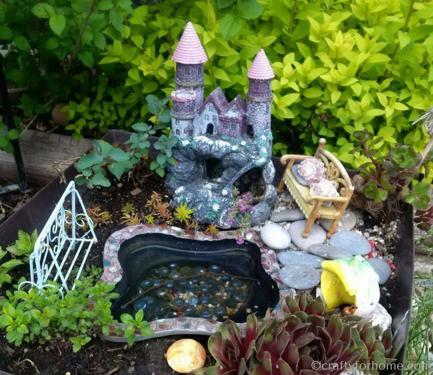 Miniature garden ideas on outdoor container for kids #fairygarden #miniaturegarden #gardenproject #gardeningwithkids for more ideas read more on craftyforhome.com