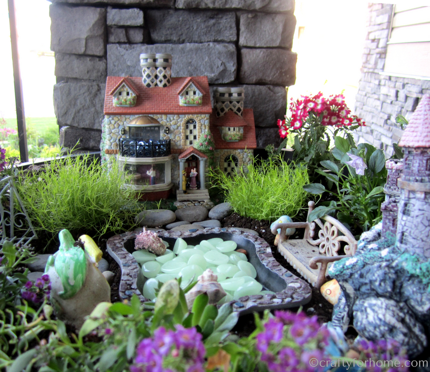 Miniature garden ideas on outdoor container for kids #fairygarden #miniaturegarden #gardenproject #gardeningwithkids for more ideas read more on craftyforhome.com