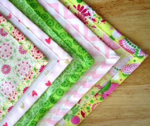 Handmade Mitered Corner Napkins | A simple tutorials on how to make handmade mitered corners napkins from fat quarters as an easy DIY project for home.