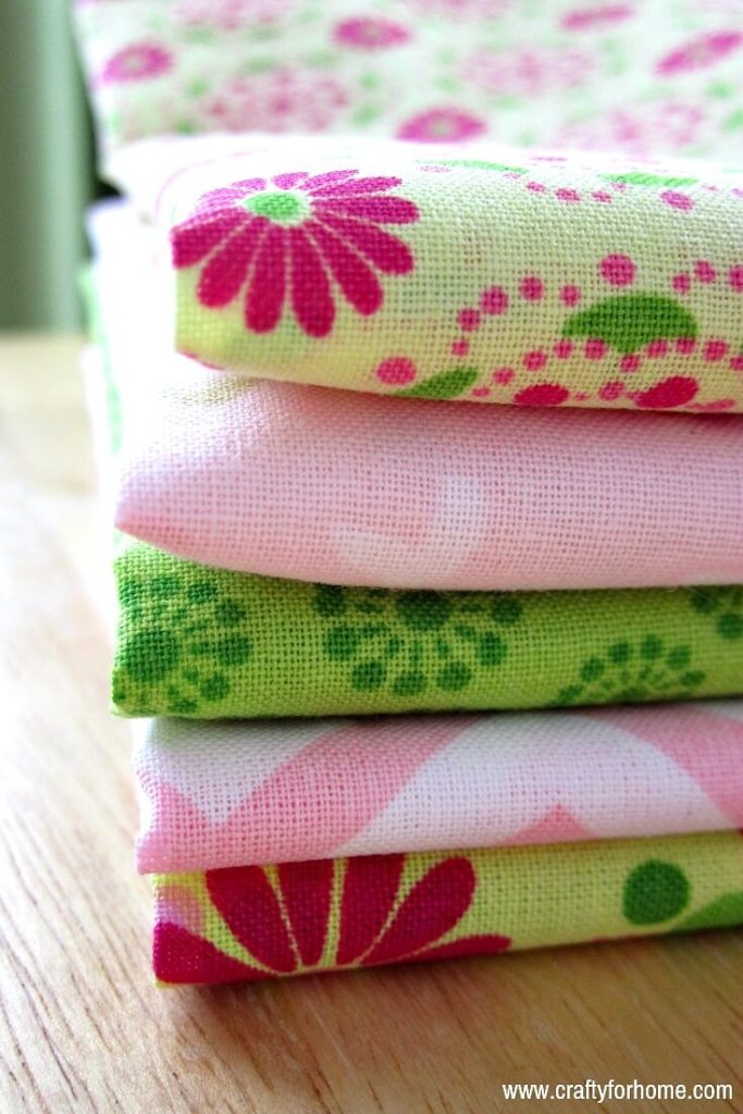 Handmade Mitered Corner Napkins | A simple tutorials on how to make handmade mitered corners napkins from fat quarters as an easy DIY project for home. #fatquartersproject #easysewingtutorials #miteredcornernapkins #handmadeclothnapkins #DIYmiteredcornernapkins #DIYhomewarminggifts #DIYchristmasgifts #DIYprojectsforwedding #clothnapkinsforwedding #DIYhomemadegifts #sewingforkids #DIYhomedecor for full tutorials on https://craftyforhome.com