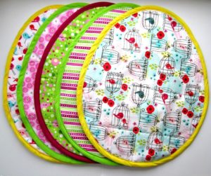 How To Sew Easter Egg Placemat | These Easter egg placemat tutorials are easy to follow and fun to do for Easter sewing project ideas, and you can do it in one afternoon.