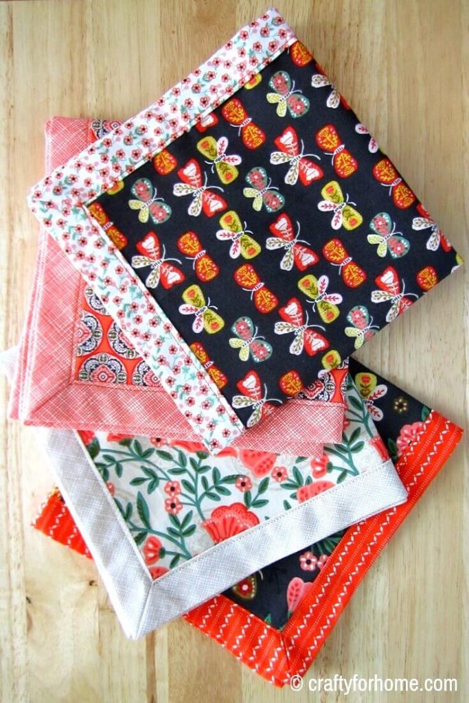 https://craftyforhome.com/wp-content/uploads/2019/03/Easy-Self-Binding-Cloth-Napkin-Tutorial-683x1024.jpg