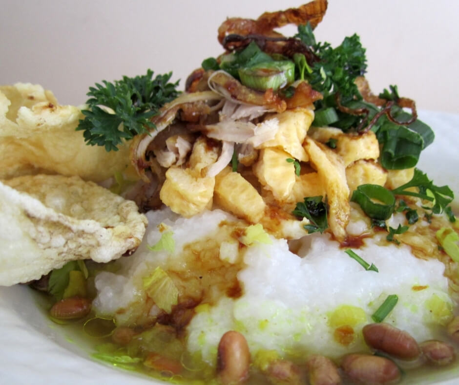 How to serve Indonesian chicken rice porridge