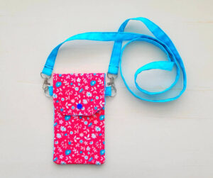 Pink cell phone bag from fabric.
